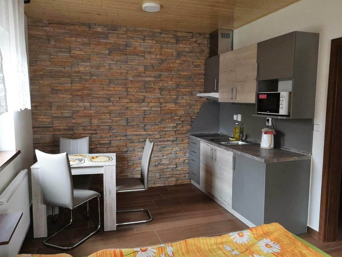 Apartmany Nad Rekou 乌帕河畔斯沃博达 外观 照片